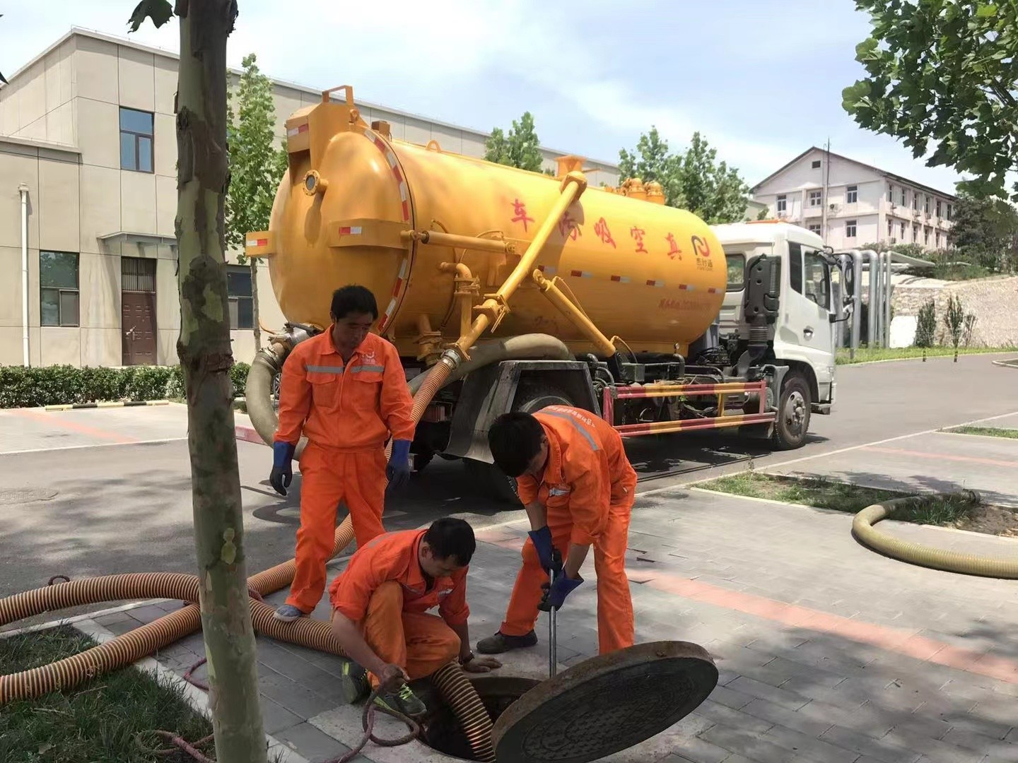 铁岭化粪池清理与5-8吨吸粪车施工效率分析